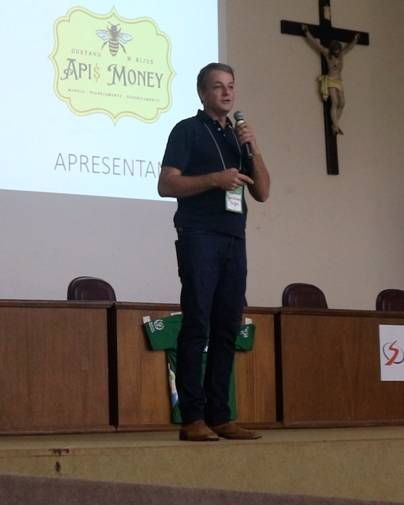 Gustavo Bijos — apicultor e idealizador do Clube Tecnoapis